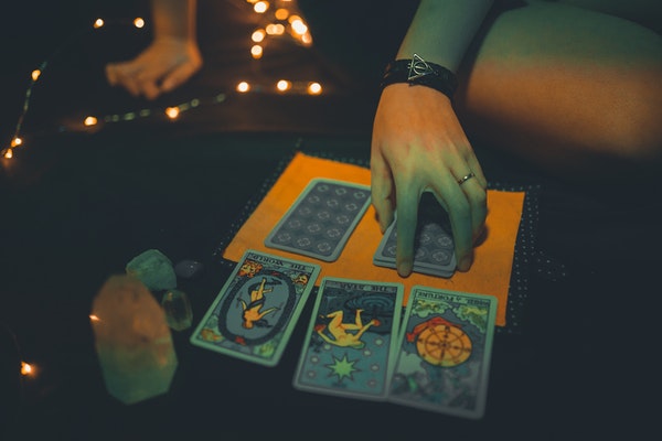 Tarot card reading to predict the future