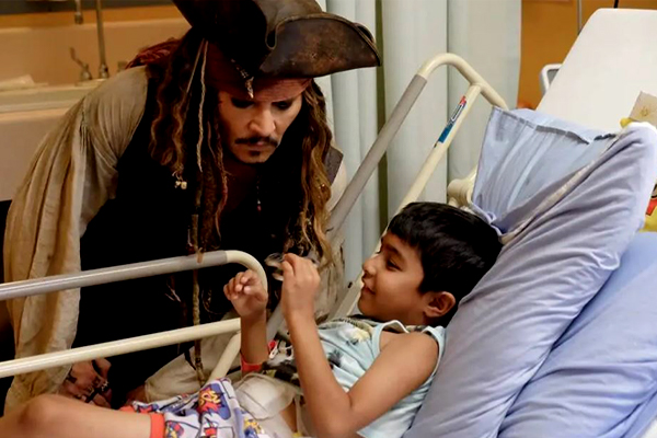 Johnny Depp Helps Kids With Cancer